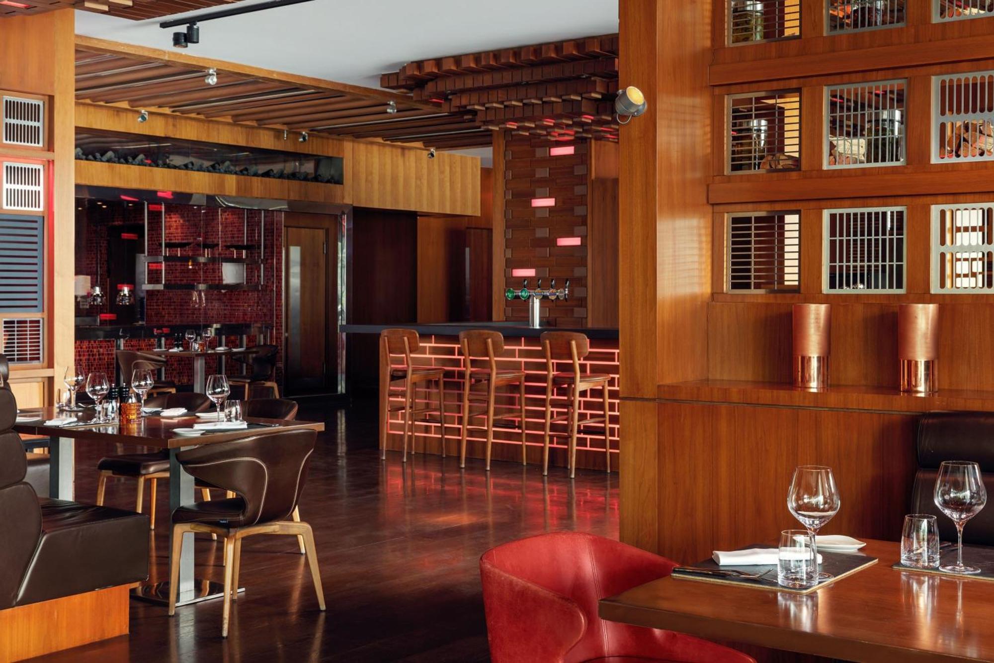Jw Marriott Absheron Baku Hotel Εξωτερικό φωτογραφία Interior of a PF. Chang's restaurant