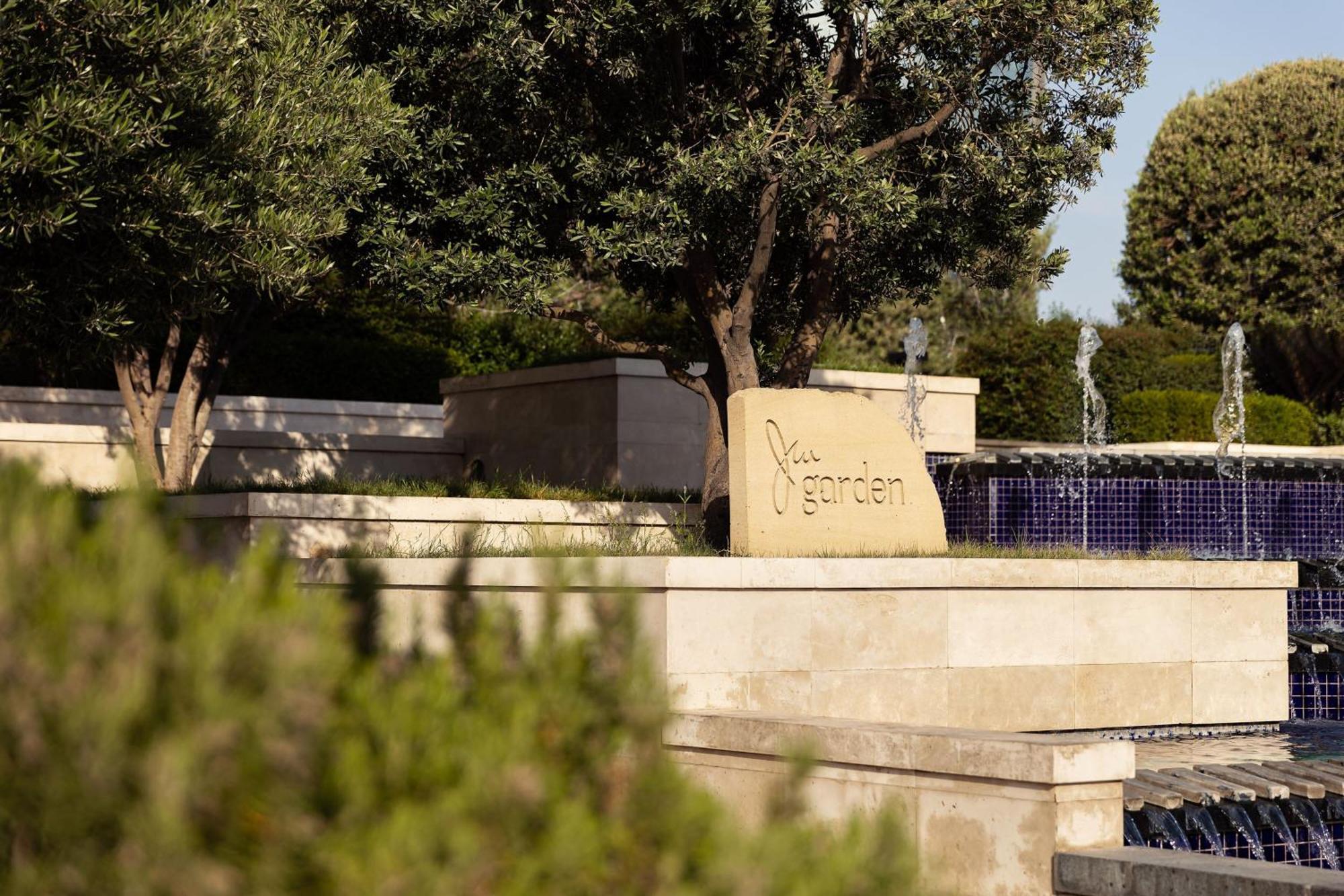 Jw Marriott Absheron Baku Hotel Εξωτερικό φωτογραφία The entrance of the campus