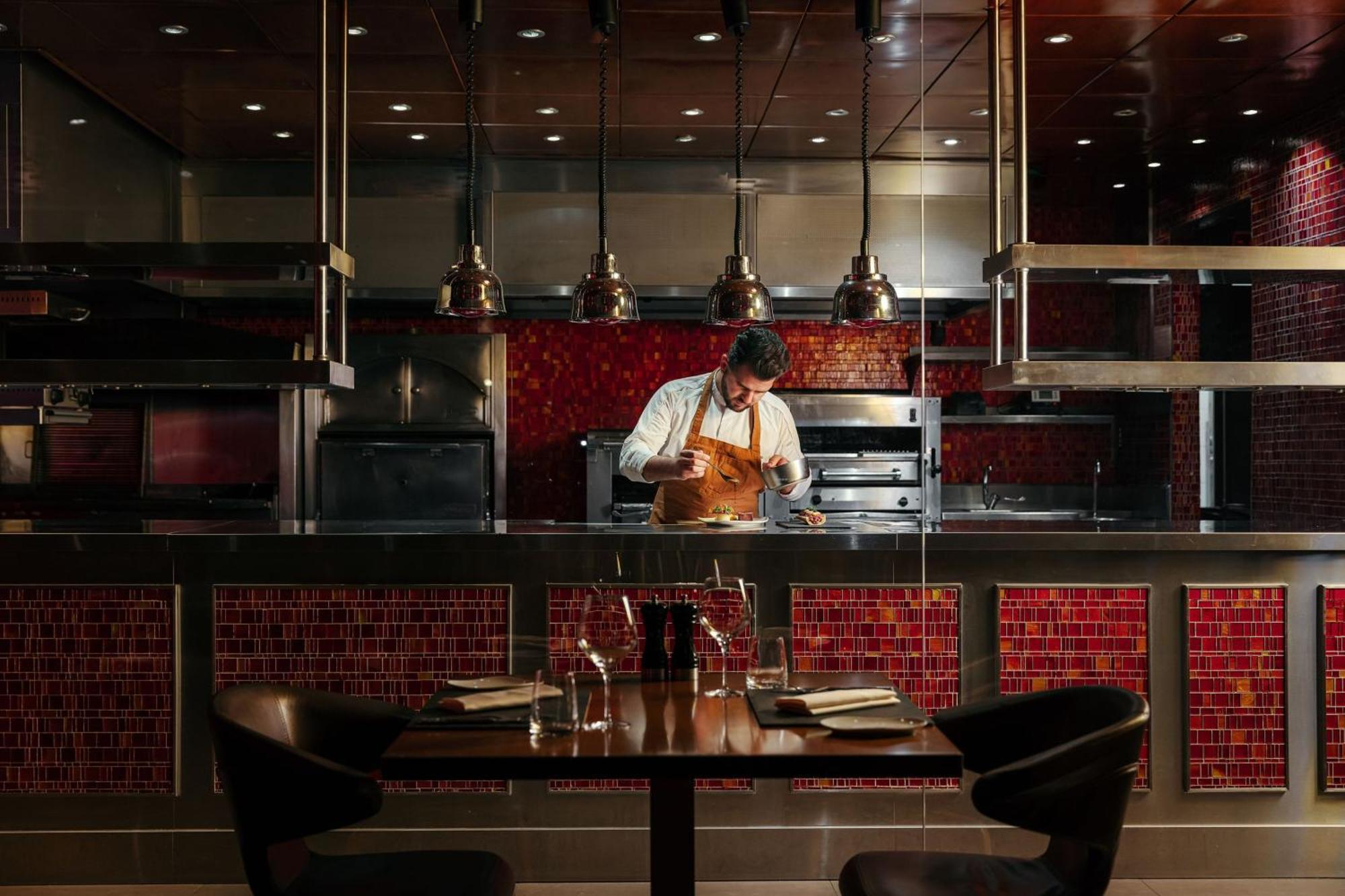 Jw Marriott Absheron Baku Hotel Εξωτερικό φωτογραφία Chef at work