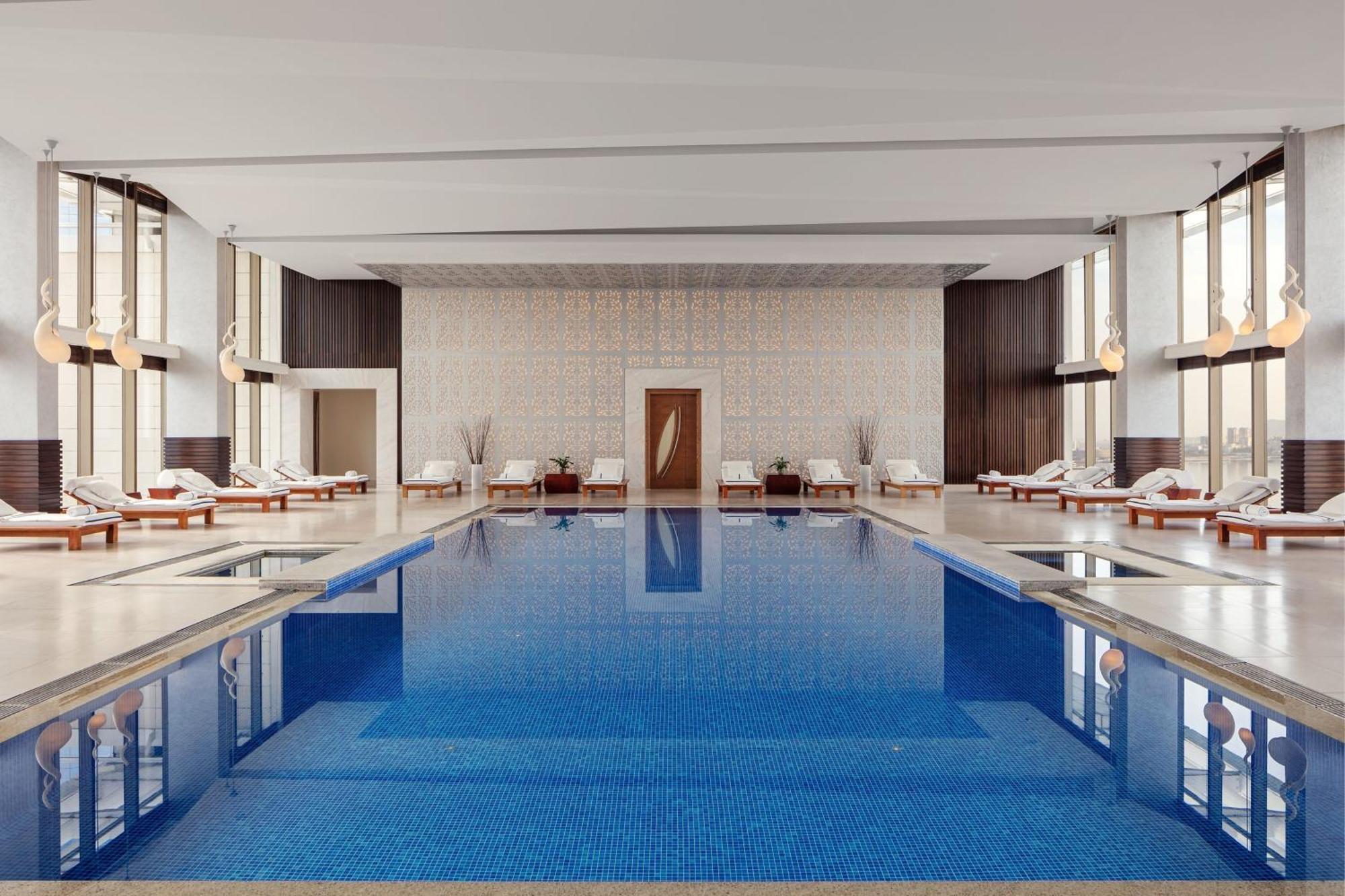 Jw Marriott Absheron Baku Hotel Εξωτερικό φωτογραφία The pool at The Concourse