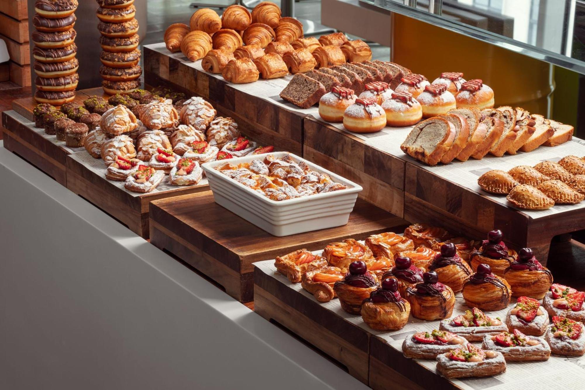 Jw Marriott Absheron Baku Hotel Εξωτερικό φωτογραφία A pastry display