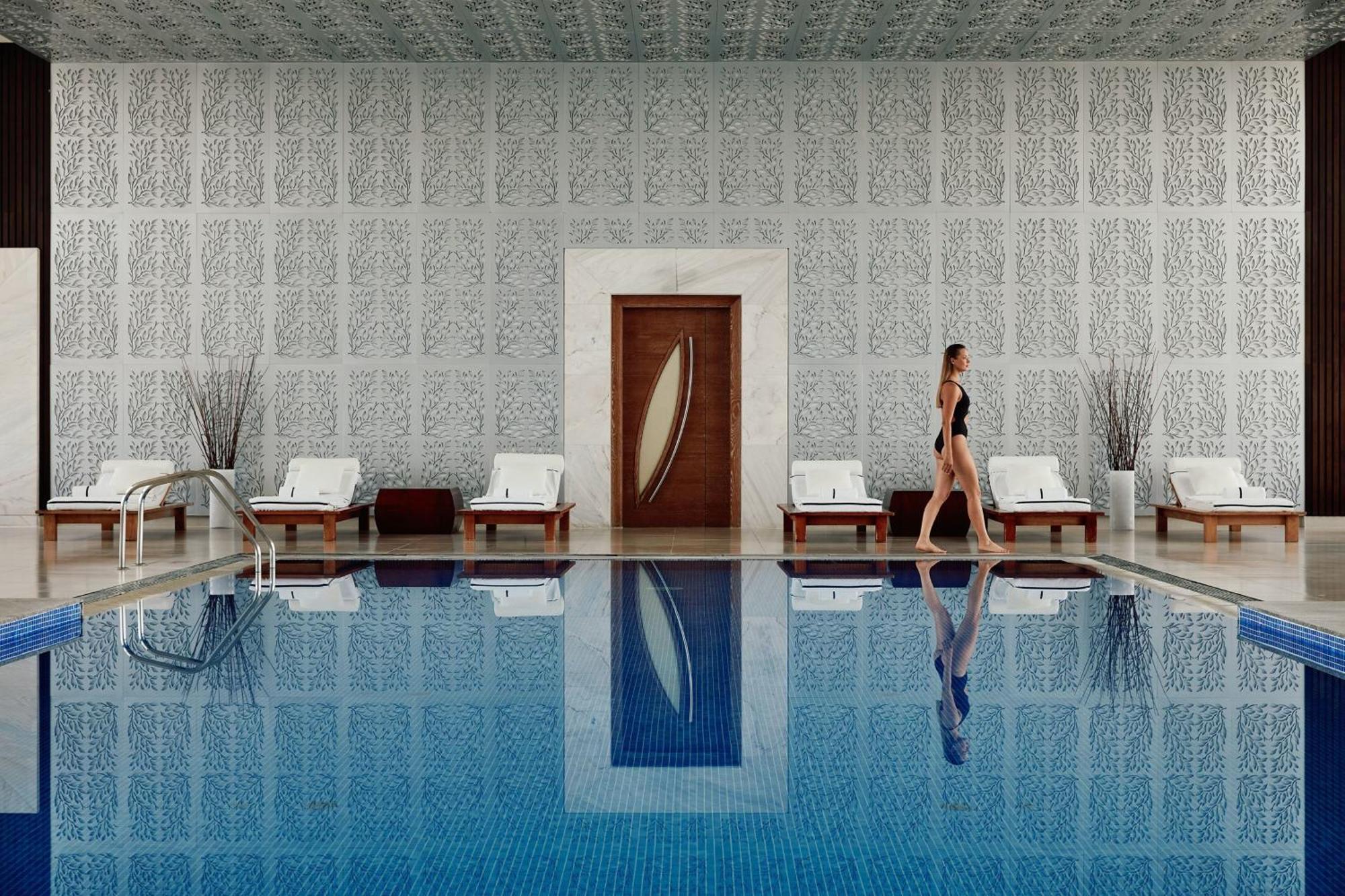 Jw Marriott Absheron Baku Hotel Εξωτερικό φωτογραφία The pool at the Four Seasons Hotel, Istanbul