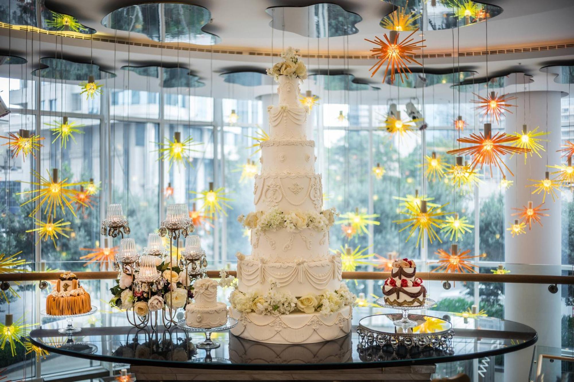 Jw Marriott Absheron Baku Hotel Εξωτερικό φωτογραφία A wedding cake